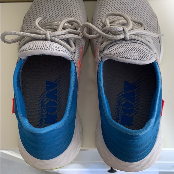 New Balance Roav Sneakers - Picture 3 of 4